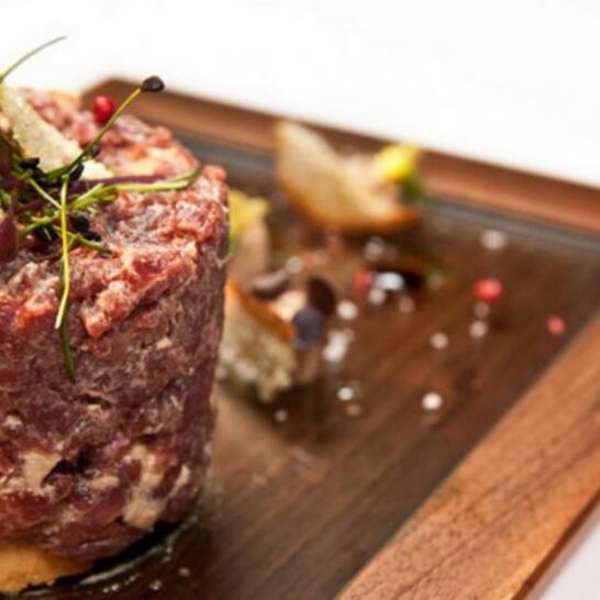 Рецепт тартара из утиной грудки и фуа-гра с дымом