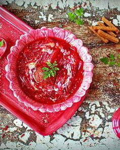 Красный борщ с фрикадельками