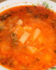 Зеленый борщ с щавелем и томатом