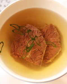 Ароматный говяжий бульон с гвоздикой