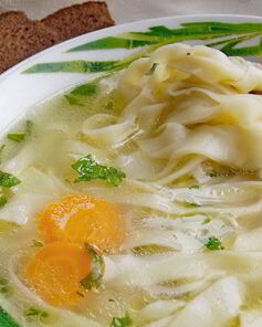 Лапша на курином бульоне