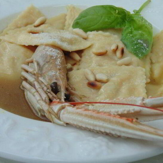 Рецепт равиолей с лангустинами и цукини в густом бульоне