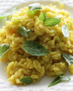 Ризотто Миланезе с овощным бульоном и шафраном