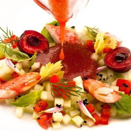 Рецепт гаспачо с черешней и крабом