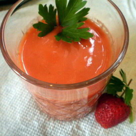 Рецепт клубнично-томатного гаспачо
