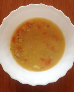 Гороховый суп с беконом и свиными ребрышками