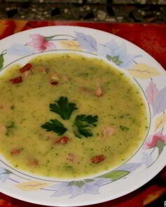 Гороховый суп с беконом и ветчиной