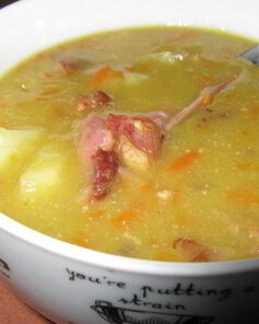 Гороховый суп с копченой грудинкой