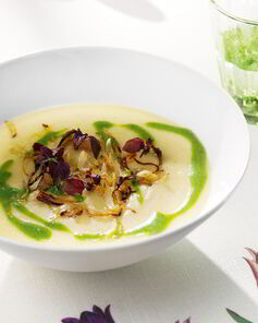 Картофельно-чесночный суп с щавелевым песто