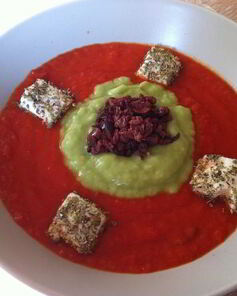 Греческий холодный суп-пюре с маслинами