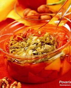 Холодный суп с помидорами и грецкими орехами