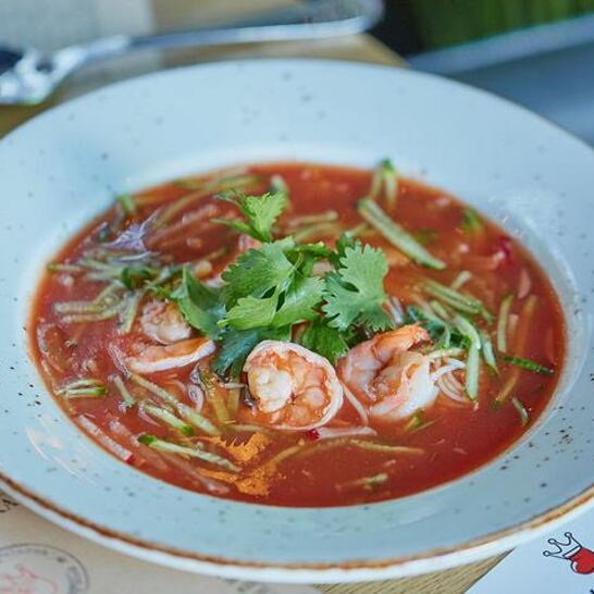 Рецепт холодного томатного супа кук-си с креветками
