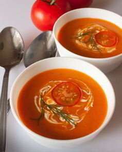 Холодный томатный суп со специями