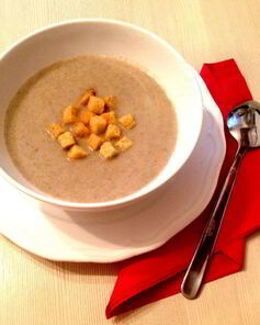 Крем-суп из шампиньонов с сухариками