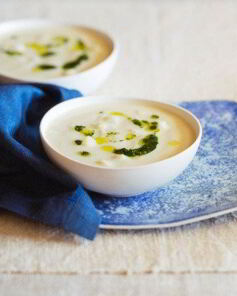 Молочный суп с клецками и цветной капустой