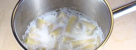 молочный суп с макаронами. Шаг 3