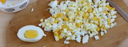 окрошка с колбасой на сыворотке. Шаг 8