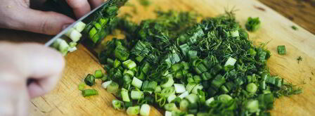 окрошка с куриной грудкой на кефире. Шаг 7