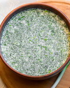 Окрошка с минеральной негазированной водой, кефиром и курицей