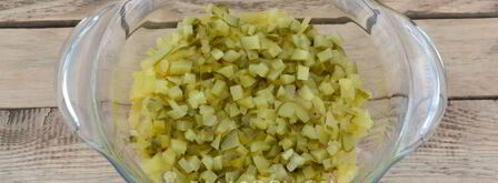 окрошка с солеными огурцами. Шаг 8