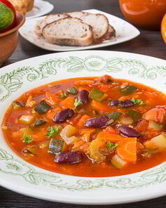 Летний овощной суп с красной фасолью