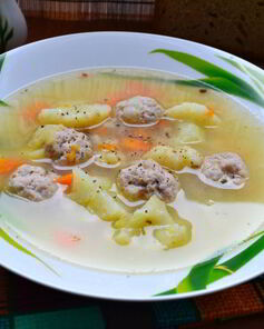 Овощной суп с цветной капустой и фрикадельками