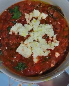 Чечевичная похлебка со свеклой и шпинатом