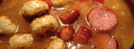 густая тыквенная похлебка с чечевицей, тефтелями и копчеными колбасками. Шаг 5