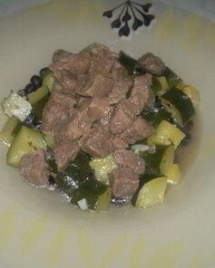 Похлебка с черными бобами и мясом черного бычка