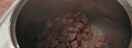 рассольник с перловкой и почками в мультиварке. Шаг 7