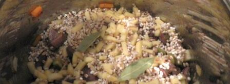 рассольник с перловкой и почками в мультиварке. Шаг 9