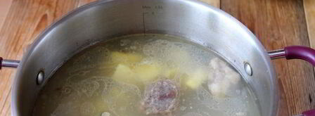 рассольник с перловкой и солеными огурцами с говядиной. Шаг 8