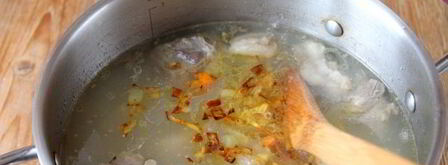 рассольник с перловкой и солеными огурцами с говядиной. Шаг 10