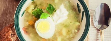 рассольник с солеными огурцами и перловкой. Шаг 6