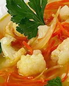 Оранжевые щи с цветной капустой