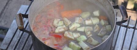 вкусный суп шурпа на костре в казане. Шаг 7