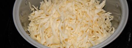 солянка из капусты с сосисками в мультиварке. Шаг 7