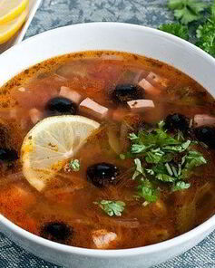 Солянка по-домашнему с колбасой