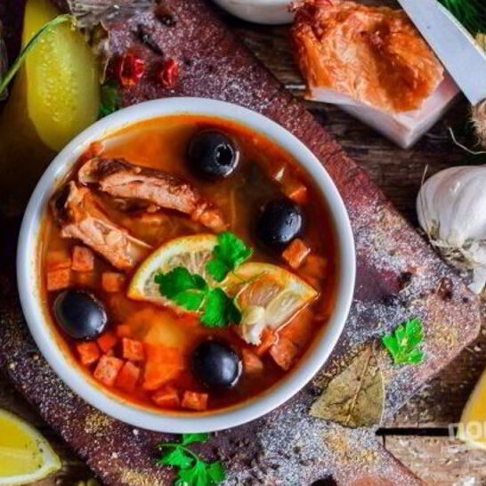 Рецепт солянки с колбасой и маслинами