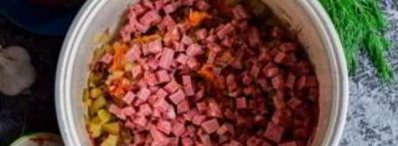 солянка с колбасой и маслинами. Шаг 7