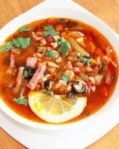 Солянка с томатной пастой