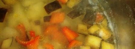 суп куриный с баклажанами и яйцом. Шаг 5