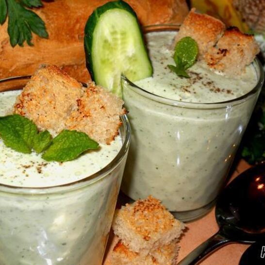 Рецепт холодного мятного супа-пюре с яблоком и огурцом