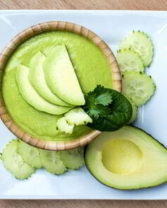 Летний суп-пюре с авокадо и огурцами