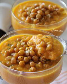 Морковный суп-пюре с хрустящим нутом