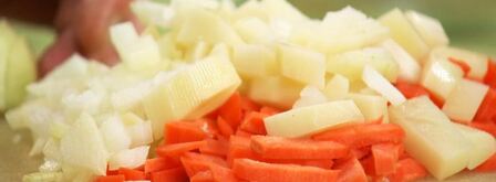 суп-пюре из копченой курицы с чечевицей и зеленым горошком. Шаг 3