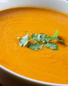 Суп-пюре с нутом и карри