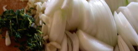 суп с карамелизированным луком, перловкой и листовой капустой. Шаг 3