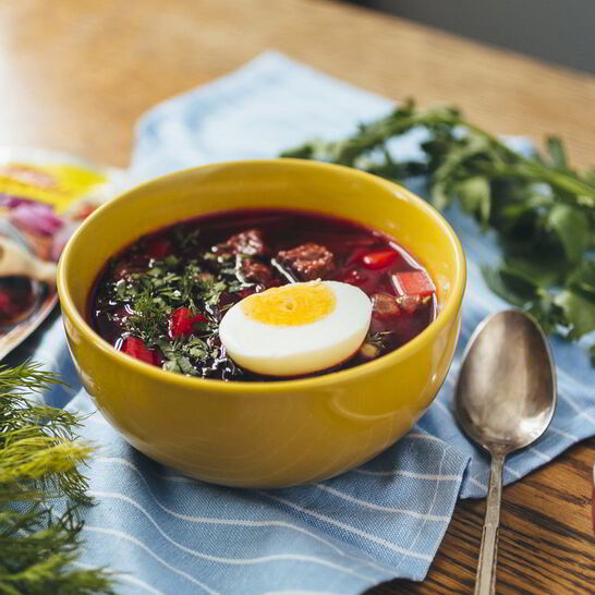Рецепт горячего свекольника с яйцом