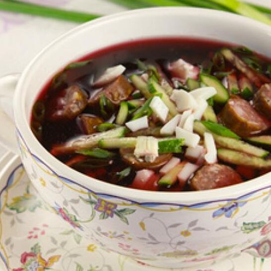 Рецепт холодного свекольника с колбасками
